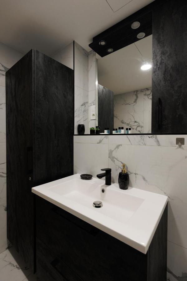 Villa Bauhaus Wellness Apartman Fsz. 1 シオーフォク エクステリア 写真